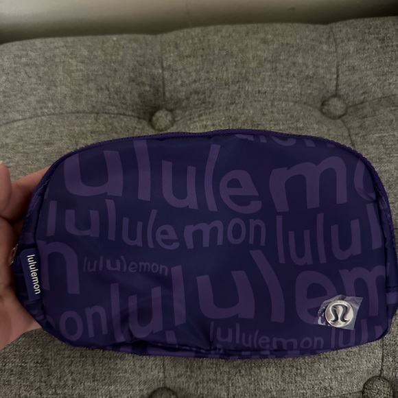 Lululemon Everywhere Belt Bag 1L Wobbley Wordmark Atomic Purple Petrol NWT - Picture 4 of 7